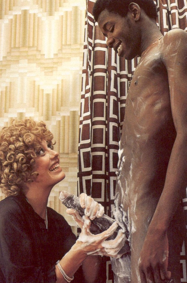 Curly blonde housewife washing a black dude - XXX Dessert - Picture 2