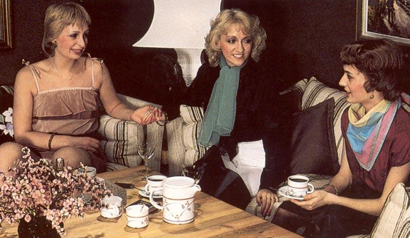 Three retro sluts having fun with the newes - XXX Dessert - Picture 1
