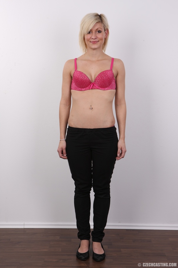 Well shaped pretty blonde with sexy but, co - XXX Dessert - Picture 4