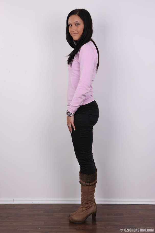 Innocent looking young babe reveals her sex - XXX Dessert - Picture 3