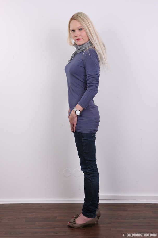 Cute young creamy blonde chick shows sexy s - XXX Dessert - Picture 3