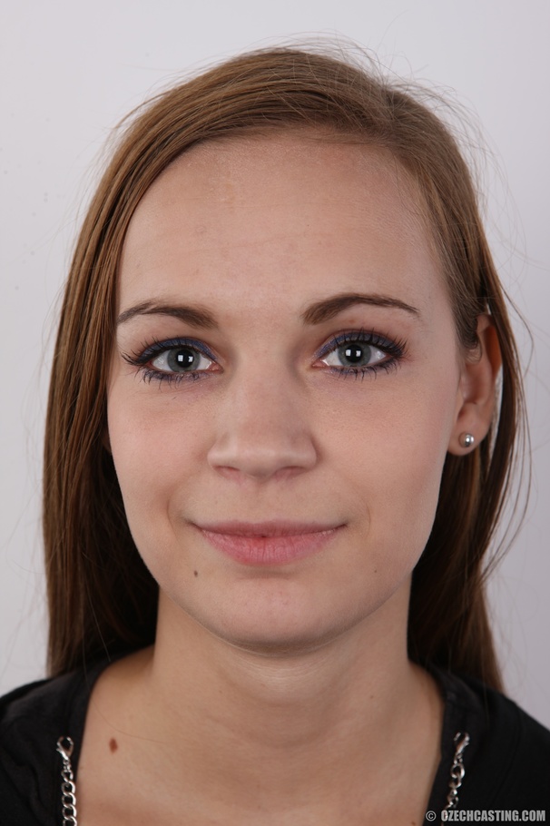 Lovely looking well shaped brunette with so - XXX Dessert - Picture 1