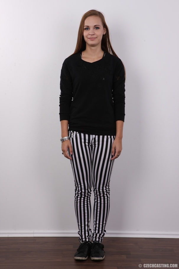 Lovely looking well shaped brunette with so - XXX Dessert - Picture 2