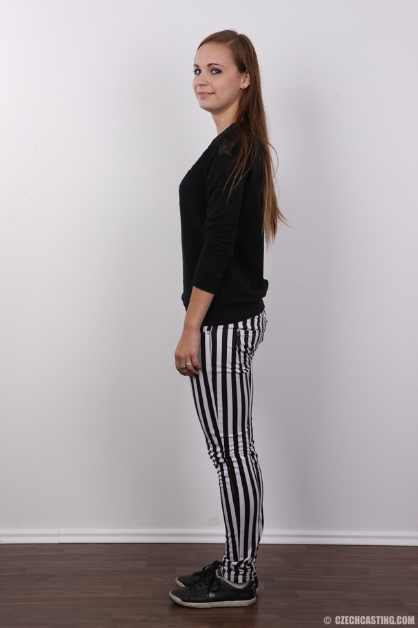 Lovely looking well shaped brunette with so - XXX Dessert - Picture 3