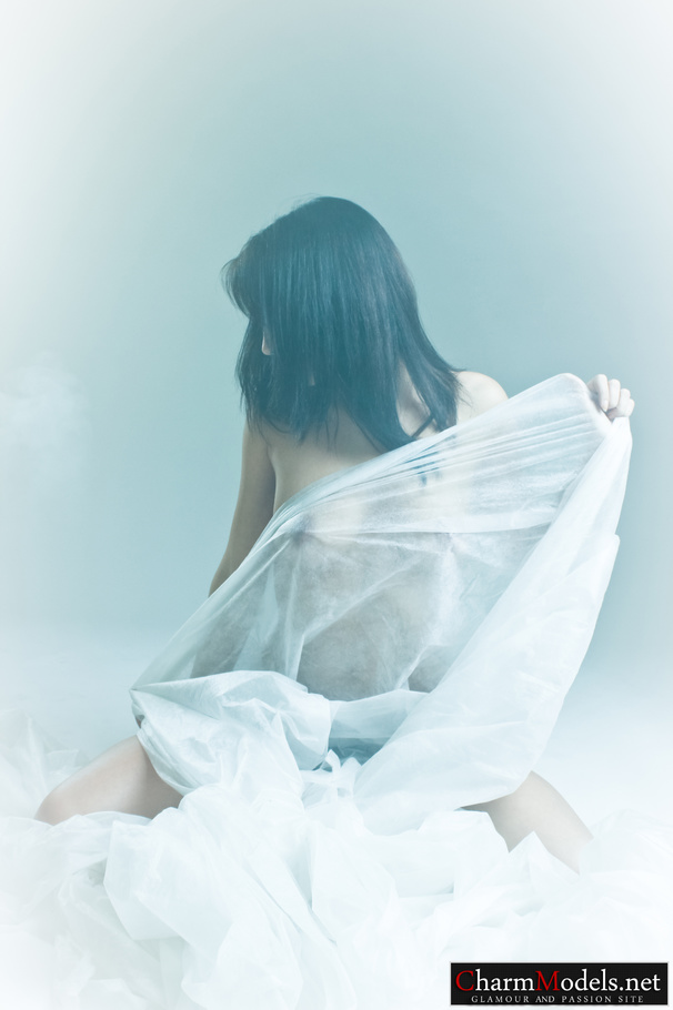 Brunette vixen posing naked in smoke - XXX Dessert - Picture 8