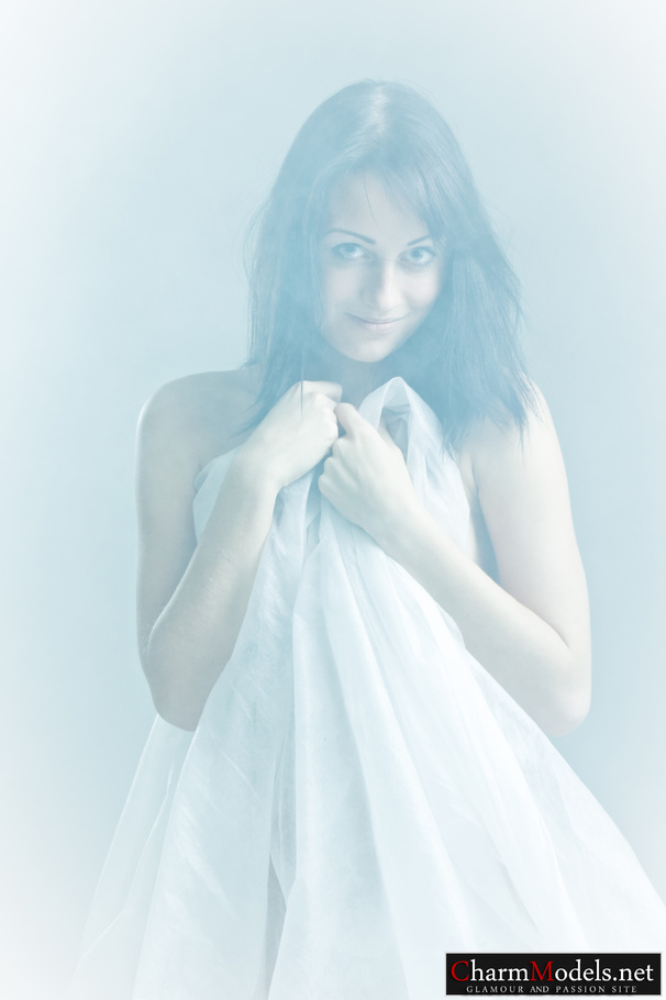 Brunette vixen posing naked in smoke - XXX Dessert - Picture 14