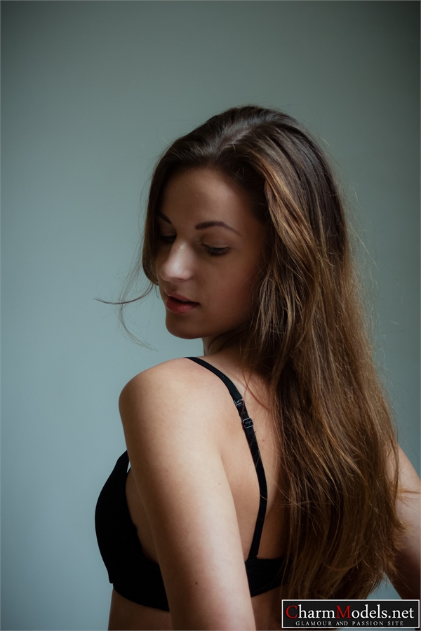 Cute brunette vixen takes off her black lin - XXX Dessert - Picture 4