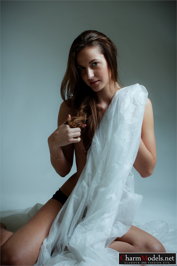 Cute brunette vixen takes off her black lin - XXX Dessert - Picture 7