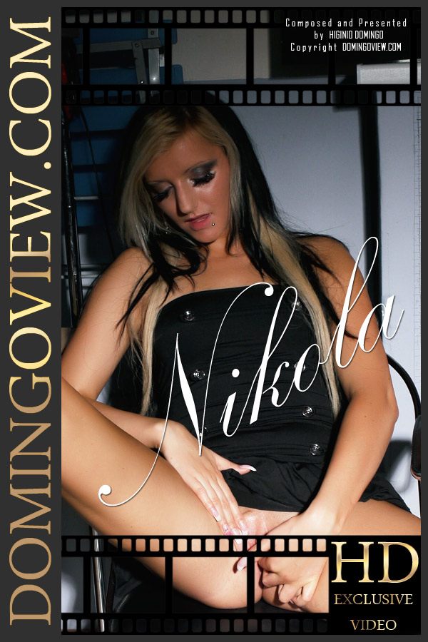 Very hot blonde chicks exposing her big jug - XXX Dessert - Picture 4