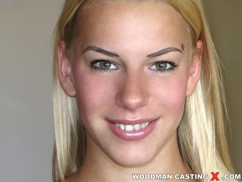 These blonde girls haven't chosen their porn niche yet - XXXonXXX - Pic 1