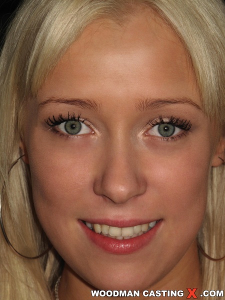 Curly and with straight hair blonde girls are so sexy - XXXonXXX - Pic 9