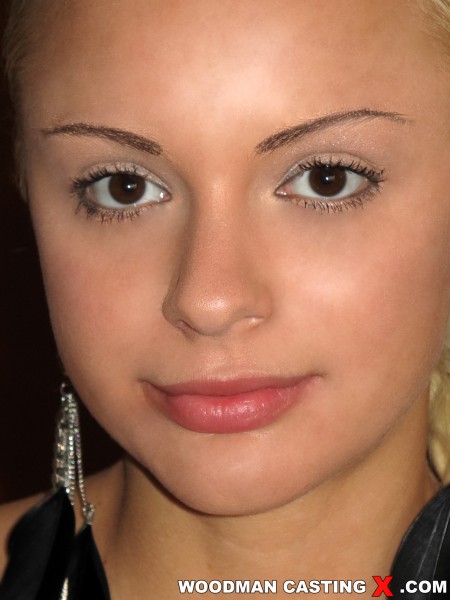 Enjoy close up pics of smiling brunette teen girls - XXXonXXX - Pic 4
