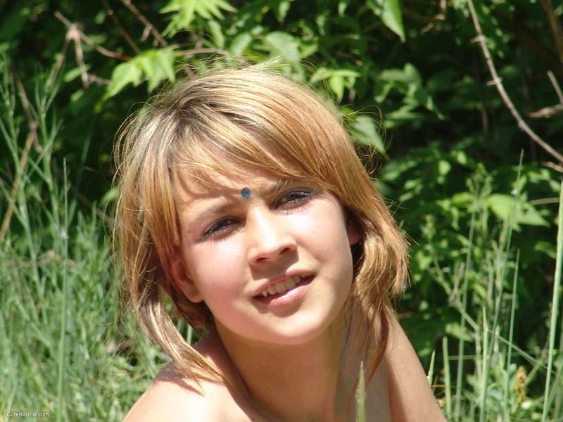 Blonde teeny unwrap a pink sari to pose nude in the forest - XXXonXXX - Pic 15