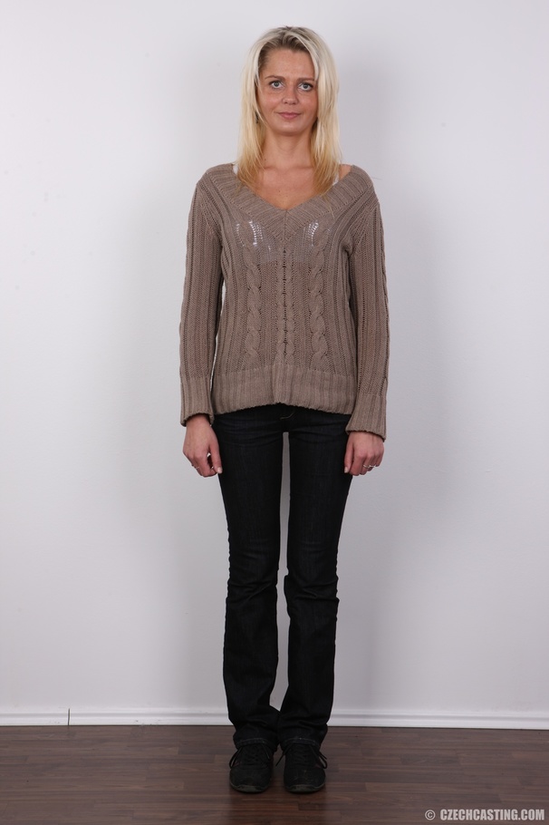 Hot shaped blonde reveals succulent boobs,  - XXX Dessert - Picture 2