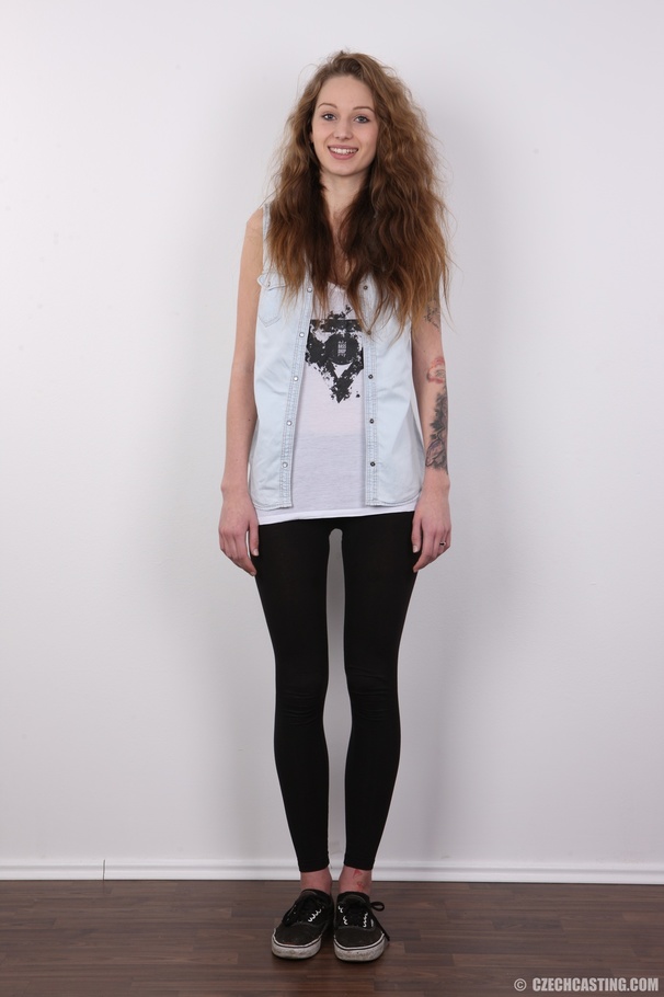 Young tattooed cute seductress shows cute i - XXX Dessert - Picture 2