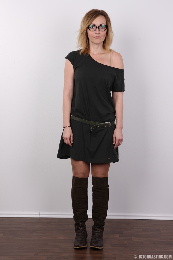 Hot brunette mama strips to reveal hot boun - XXX Dessert - Picture 2