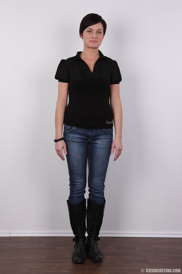 Chick with short black hair, inviting sweet - XXX Dessert - Picture 2