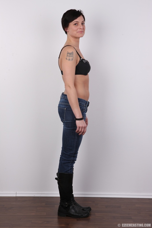 Chick with short black hair, inviting sweet - XXX Dessert - Picture 5