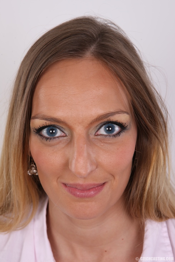 Blue eyes tall seductive blonde with small  - XXX Dessert - Picture 1