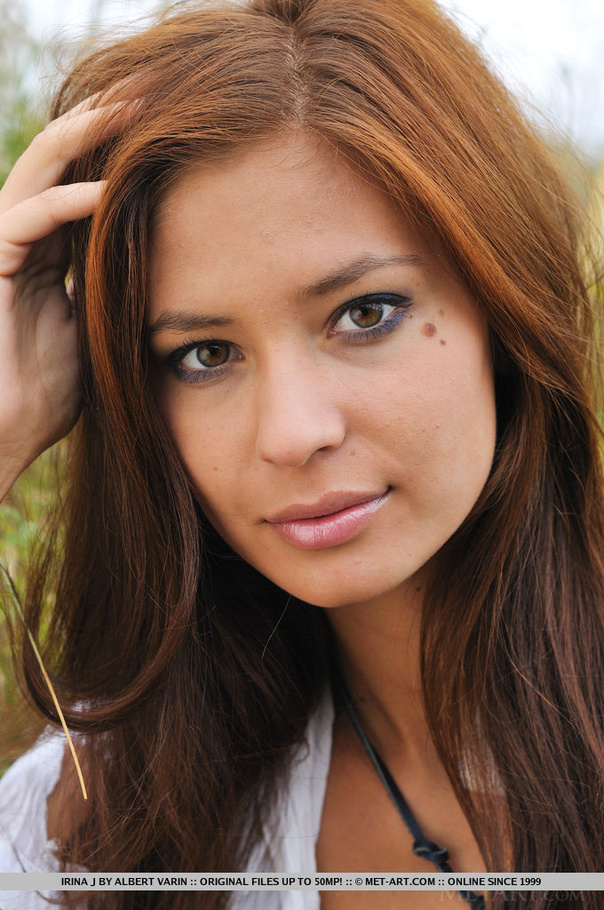 Beautiful young girl shows her unshaved pus - XXX Dessert - Picture 1