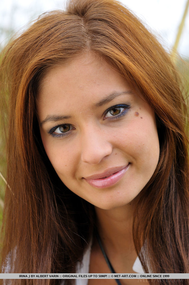 Beautiful young girl shows her unshaved pus - XXX Dessert - Picture 18