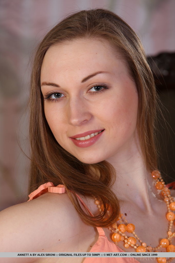 American sweetheart shows off her flexible  - XXX Dessert - Picture 1