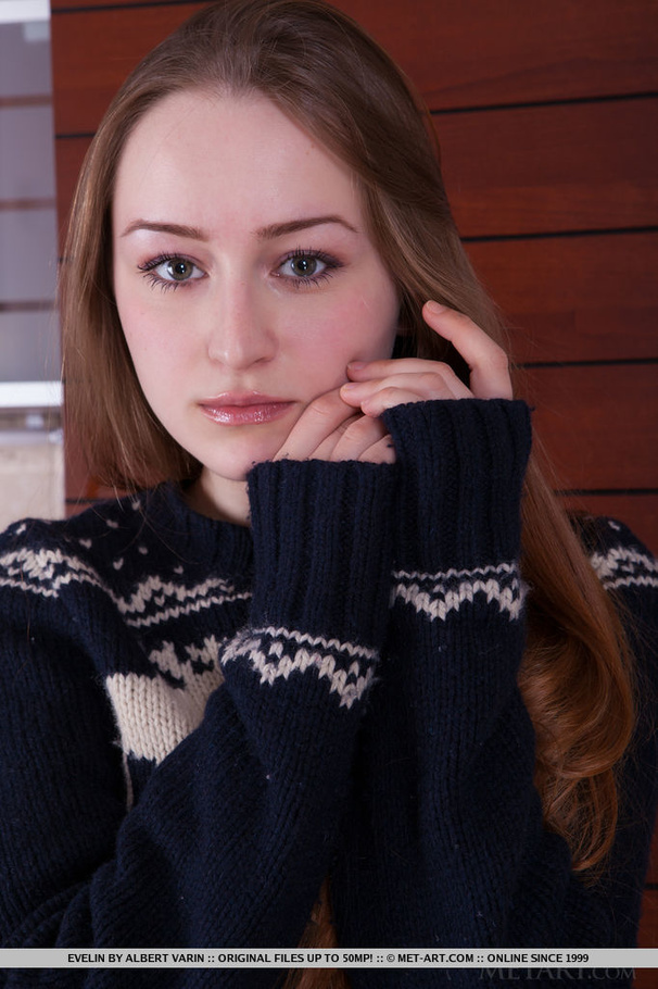 Sexy honey reveals her lush, young body and - XXX Dessert - Picture 1