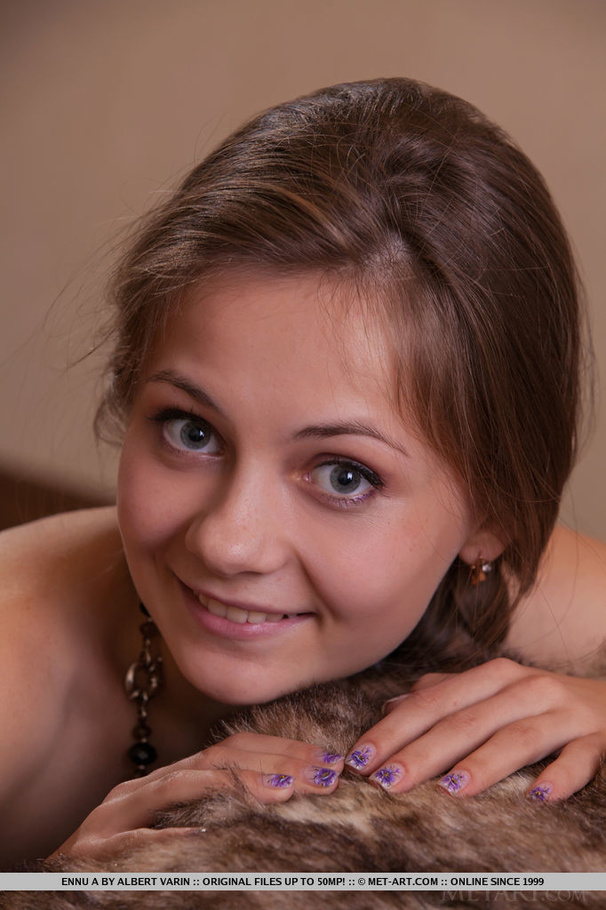 Pretty, young sweetie loves fur and shows o - XXX Dessert - Picture 1