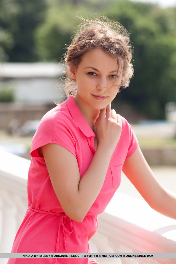 Cute girl spends summer flashing her petite - XXX Dessert - Picture 1