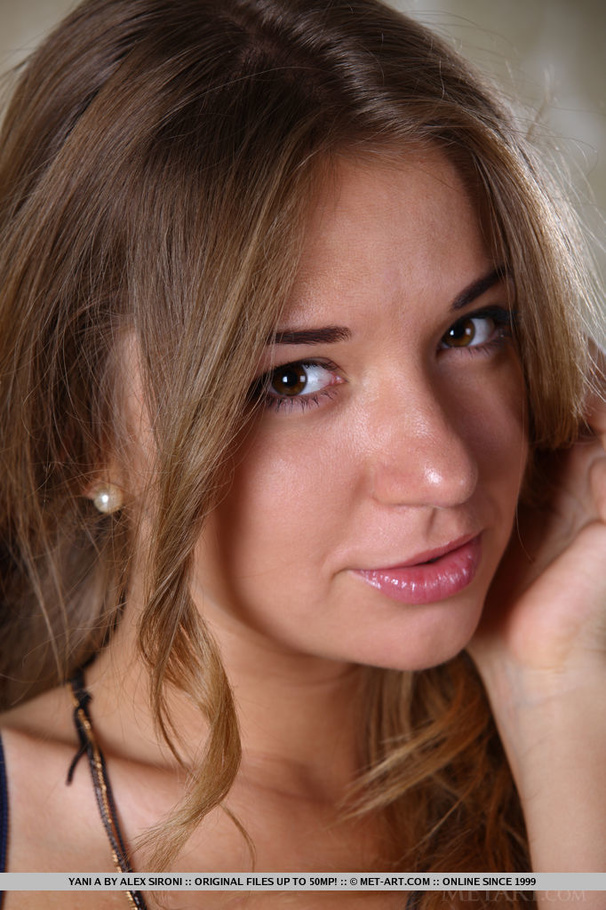 Teen cutie unleashes and shows everything,  - XXX Dessert - Picture 1