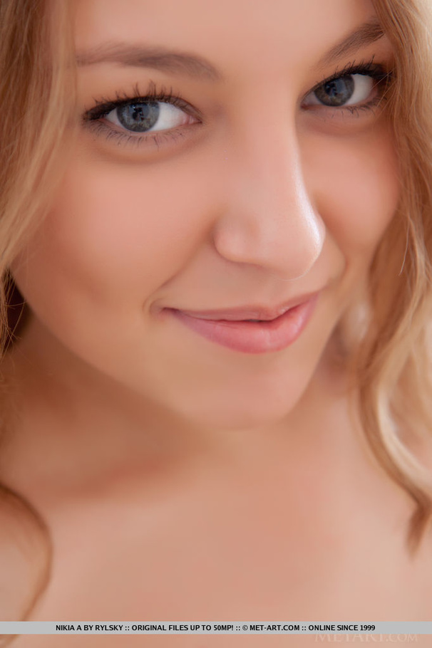 Radiant teen cutie enjoys leisure time nake - XXX Dessert - Picture 18