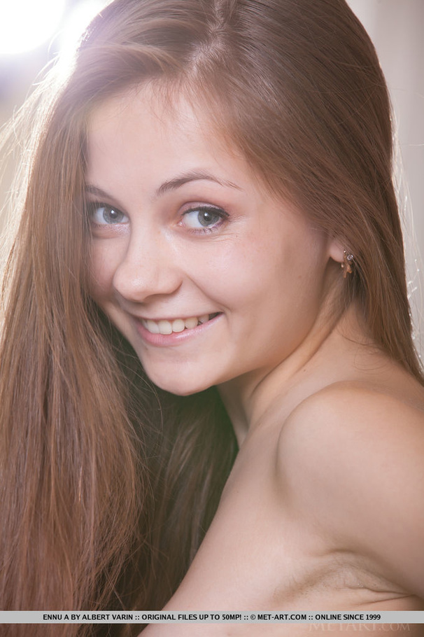 Young self confident sweetheart exposes her - XXX Dessert - Picture 18