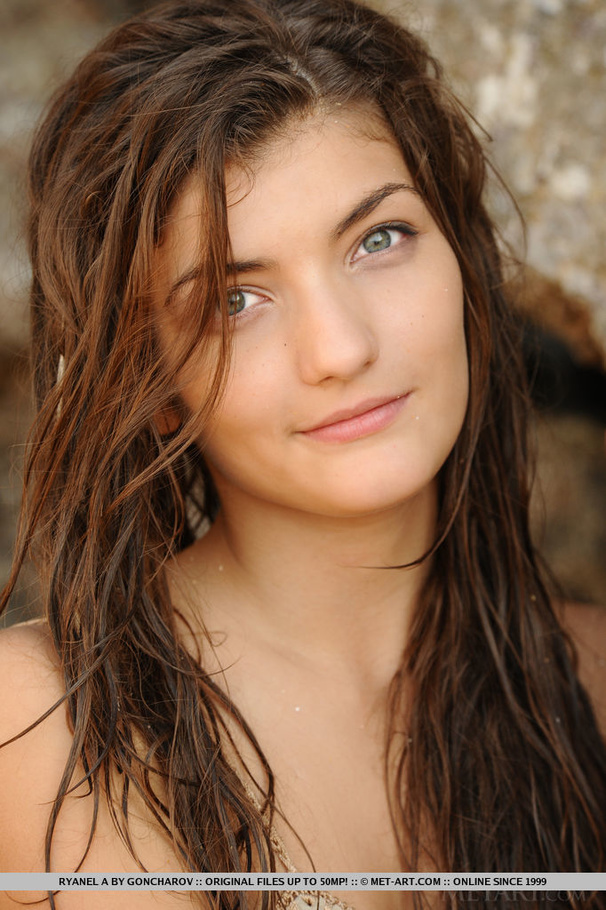 Attractive brunette takes roams the beaches - XXX Dessert - Picture 4