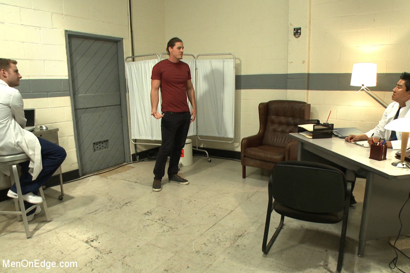 Guy strapped down and wired up gets zapped  - XXX Dessert - Picture 1