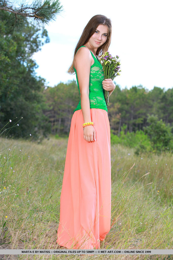 Cute flower shows off her voluptuous, soft  - XXX Dessert - Picture 2