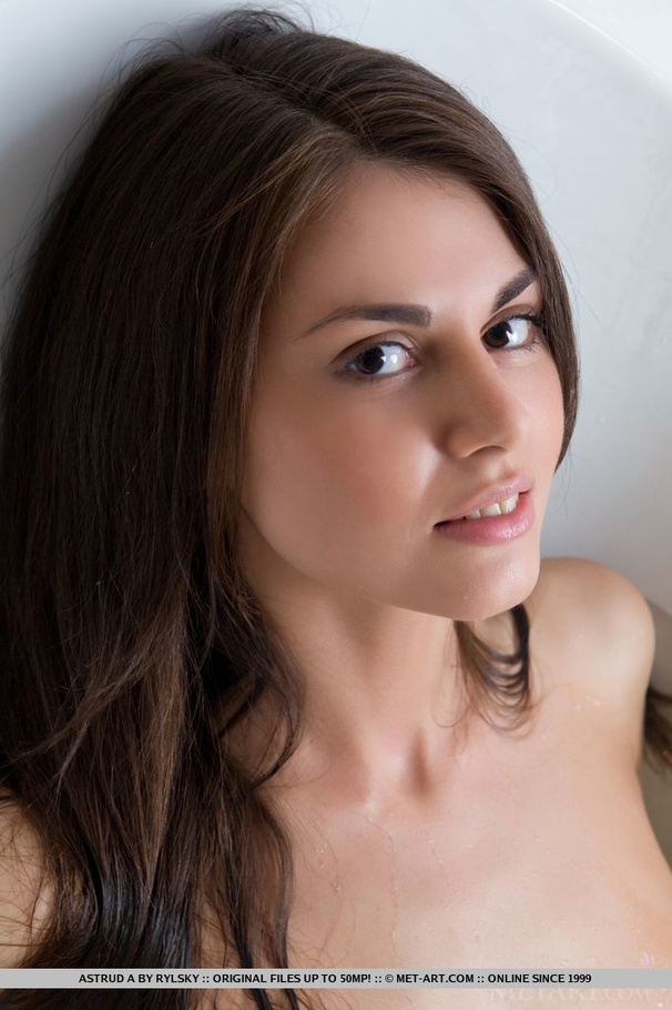 Lovely radiant brunette soaks her hairy tri - XXX Dessert - Picture 18