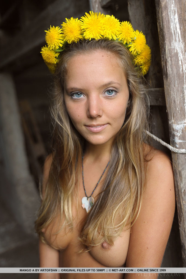 Tanned, blue-eyed cutie becomes flower and  - XXX Dessert - Picture 1