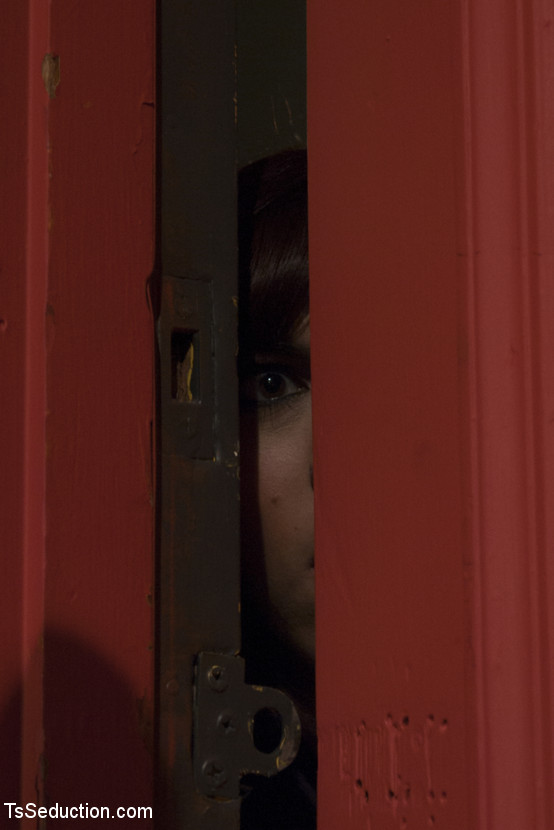 Guy in bedroom licks and sucks shemale’s co - XXX Dessert - Picture 7