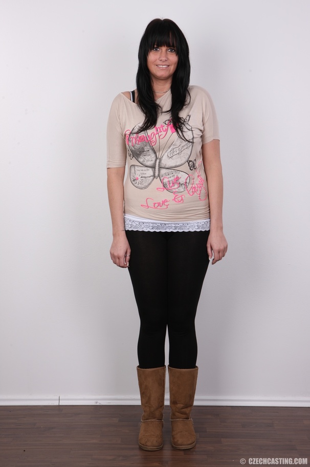 Lusty full bodied brunette strips down to s - XXX Dessert - Picture 2