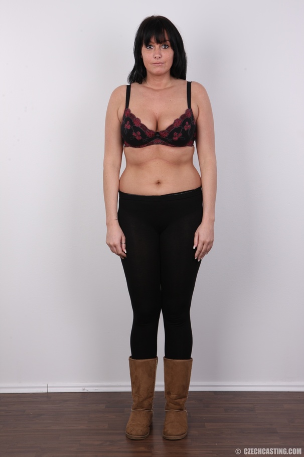 Lusty full bodied brunette strips down to s - XXX Dessert - Picture 4