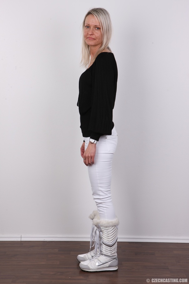 Slim blonde milf with sweet boobs in black  - XXX Dessert - Picture 2