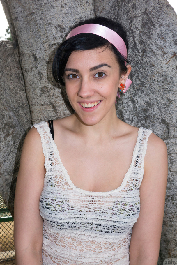Ponytailed latina teen with her big juggs s - XXX Dessert - Picture 3