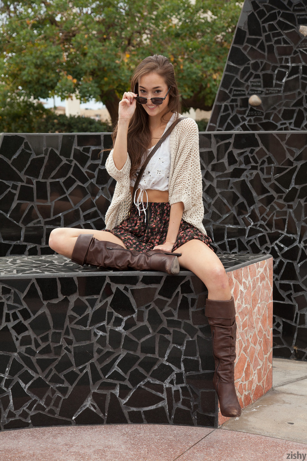 Sexy long-haired teen in sexy outfits and h - XXX Dessert - Picture 3