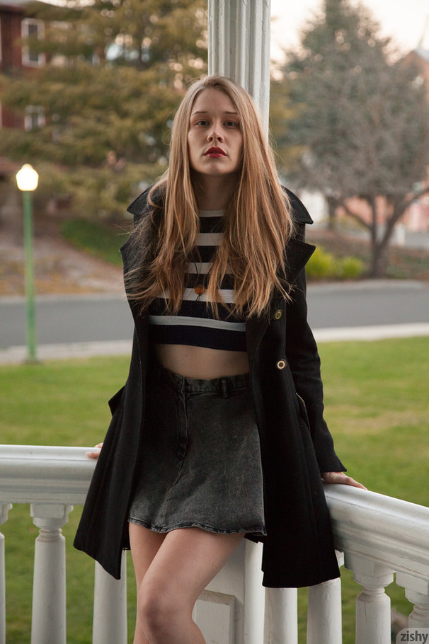 Mischievous blonde teen babe taking off her - XXX Dessert - Picture 12
