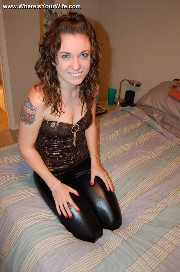 Curly redhead in skinny pants and top expos - XXX Dessert - Picture 7