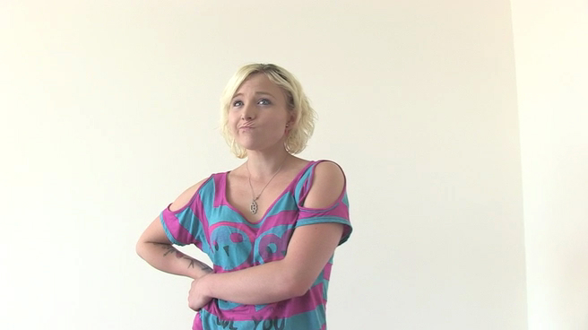 Seductive milf blonde with colored tattoos  - XXX Dessert - Picture 3