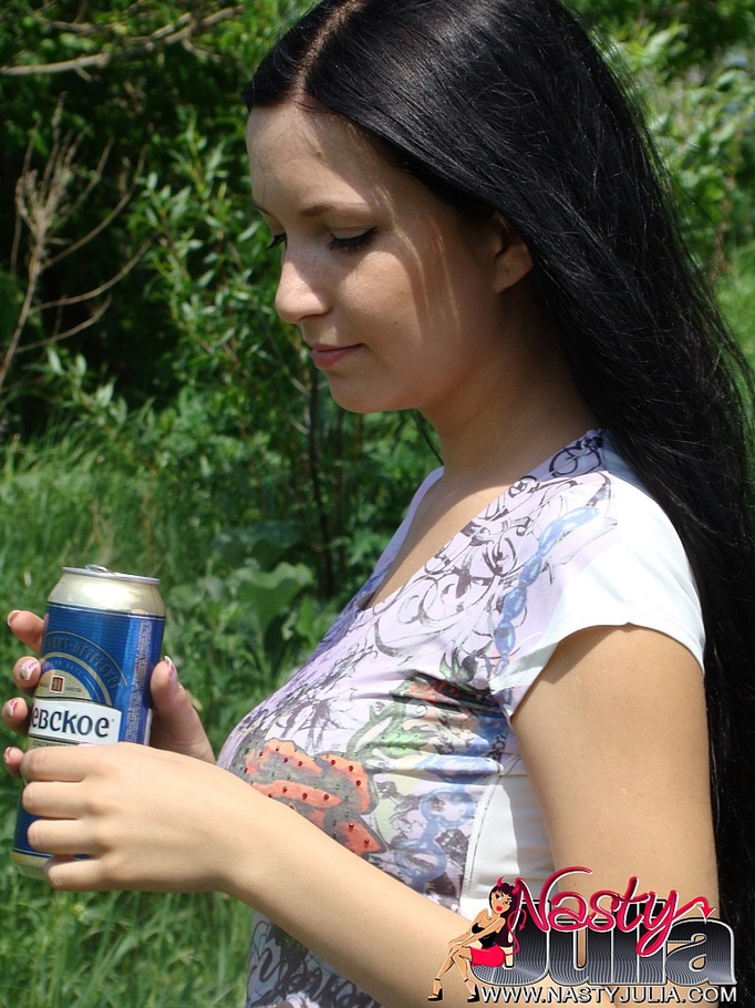Cute seductress out on the green drops pants to pee out on the grass showing cunt - XXXonXXX - Pic 1