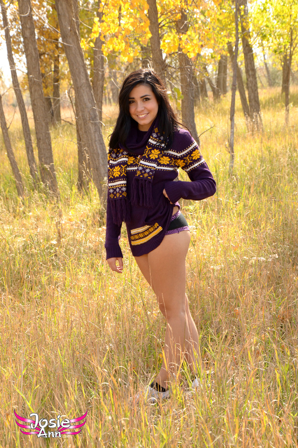 Fun loving beauty out in the woods poses se - XXX Dessert - Picture 3