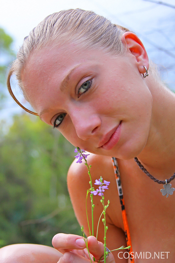 Blond girl with really fantastic curves get - XXX Dessert - Picture 2