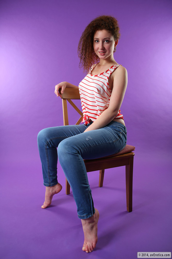 Fine miss loses her striped shirt, jeans and green panties on a chair. - XXXonXXX - Pic 1